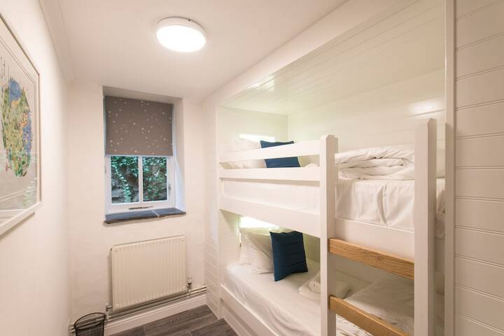 Room 34 of 134