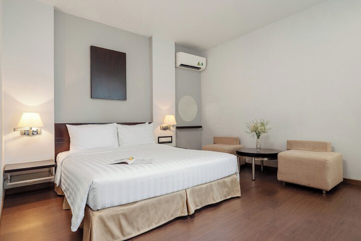 Room 4 of 43