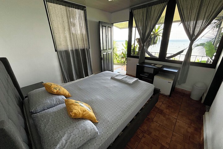 Room 5 of 32