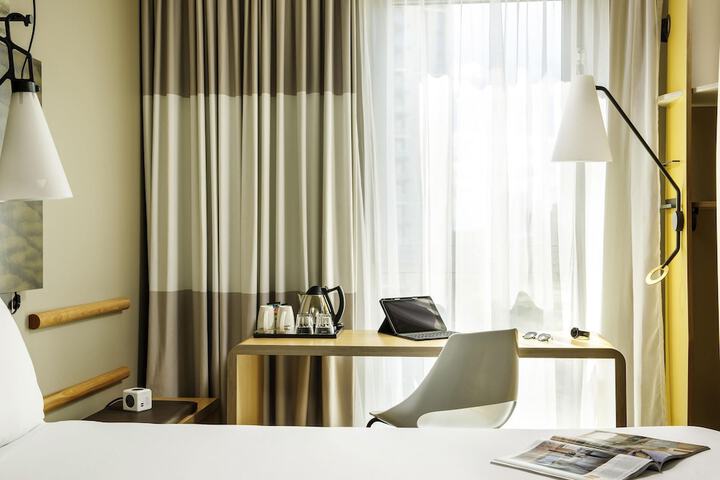 Room 21 of 79