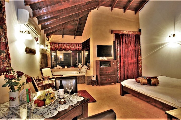 Room 4 of 40