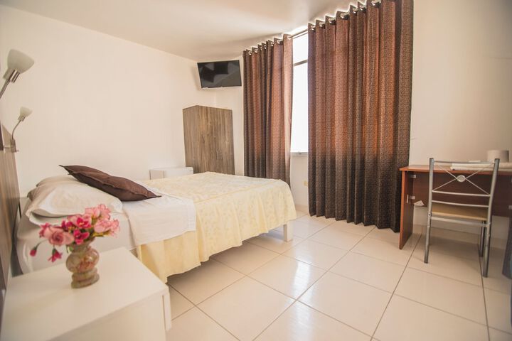 Room 9 of 36
