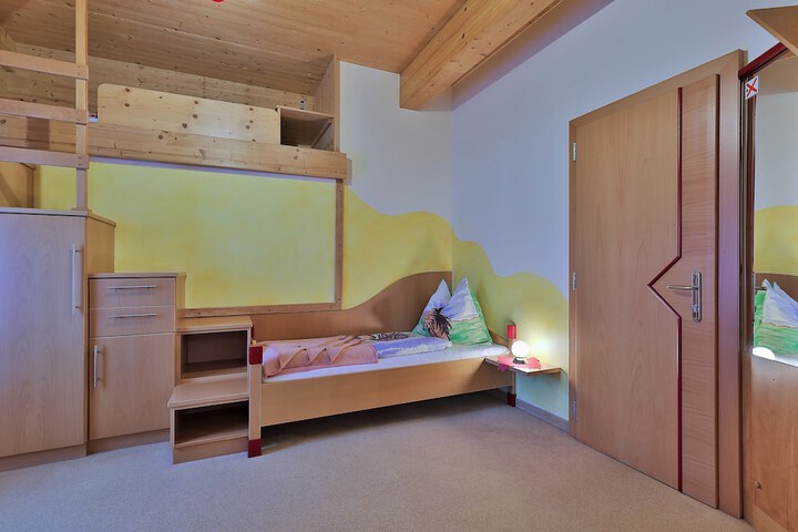 Room 13 of 87