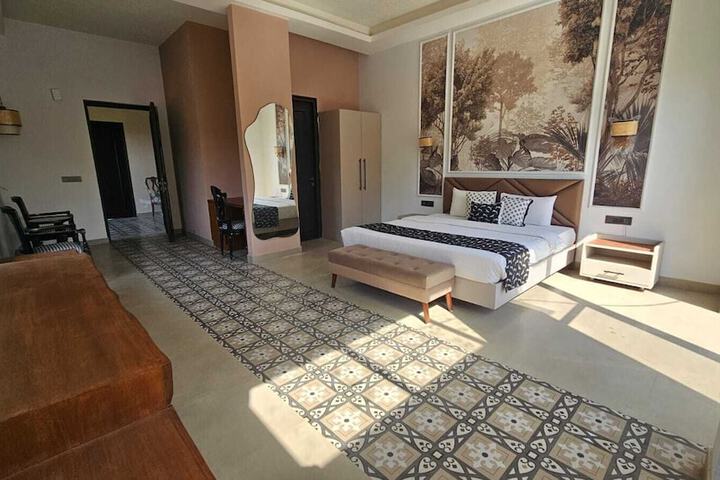 Room 8 of 60