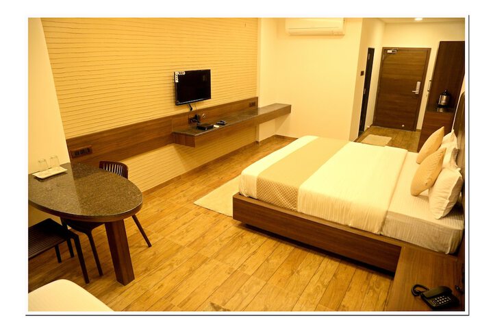 Room 8 of 13