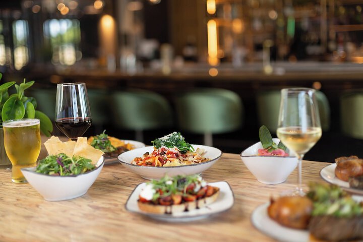 Dining 44 of 52