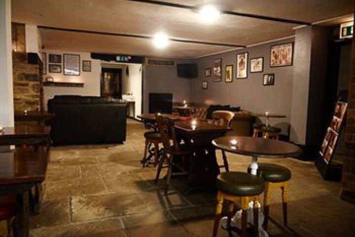 Lounge 9 of 11