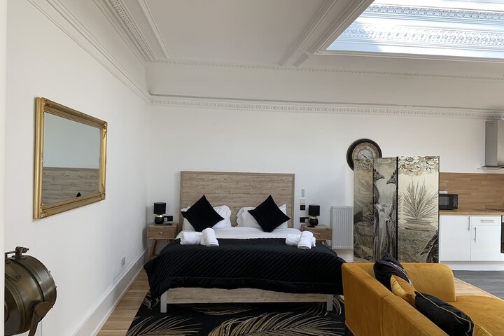 Room 11 of 30