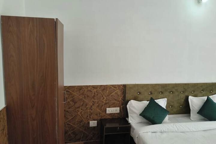 Room 12 of 39