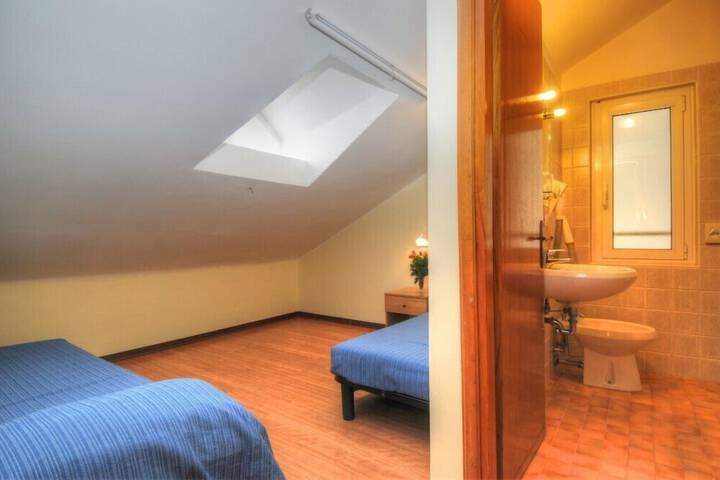 Room 8 of 38