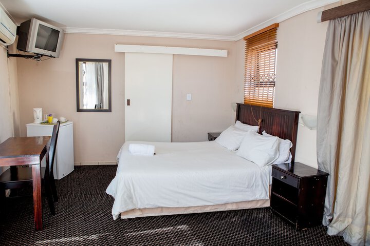 Room 7 of 28