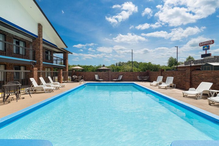 Pool 27 of 33