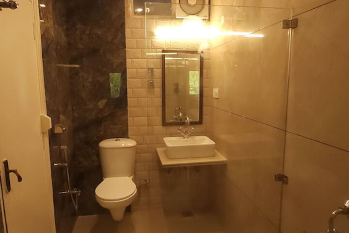 Room 21 of 28