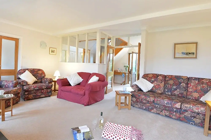 Room 4 of 9