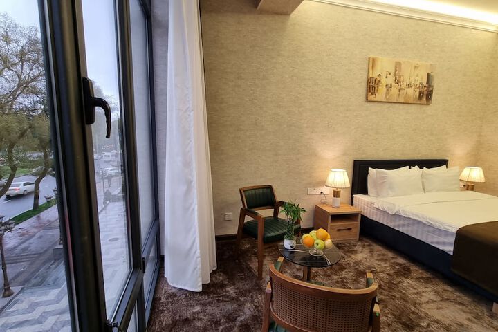Room 9 of 93
