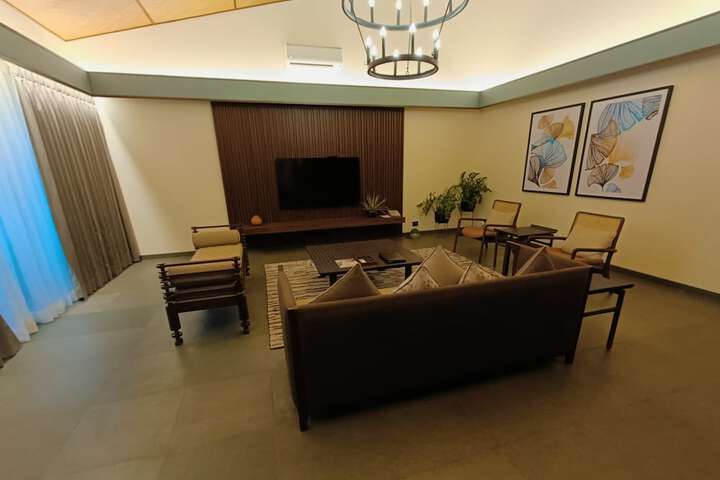 Room 44 of 99