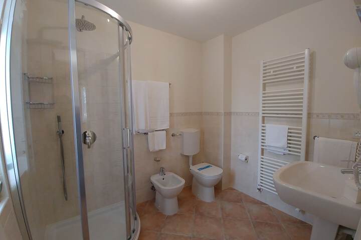Room 14 of 28