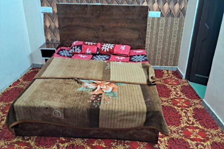 Room 8 of 28