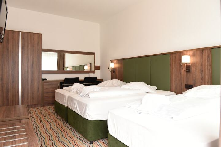 Room 8 of 19