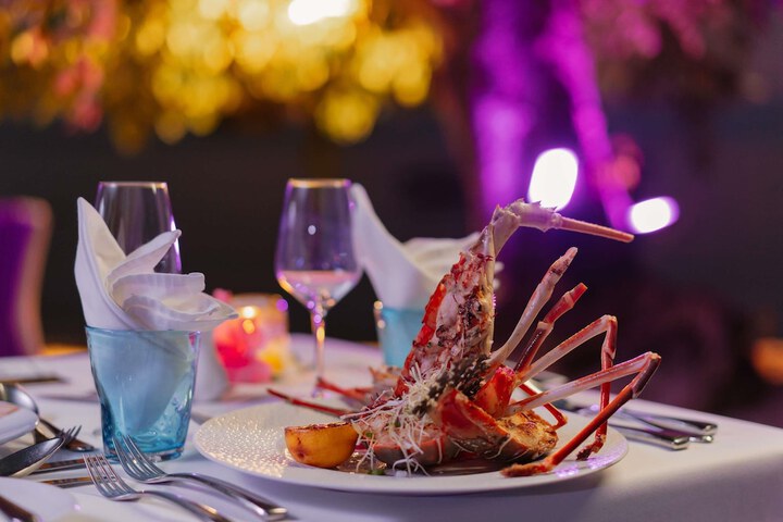 Dining 100 of 142