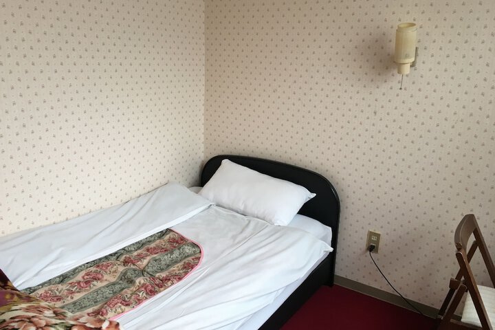 Room 17 of 36