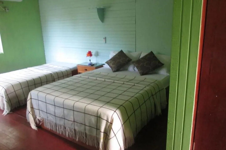Room 4 of 9