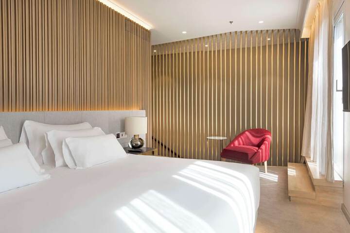 Room 26 of 82