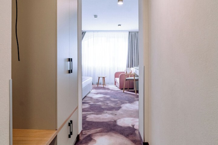 Room 19 of 76
