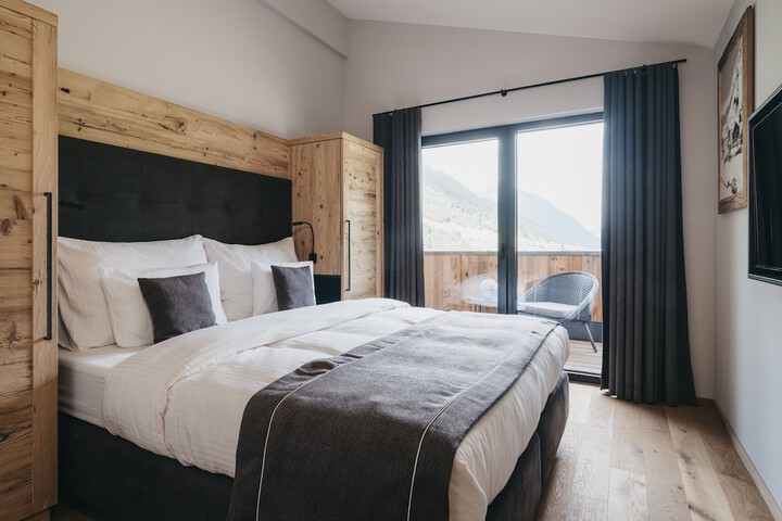 Room 3 of 32