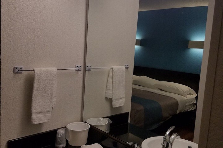 Room 33 of 44
