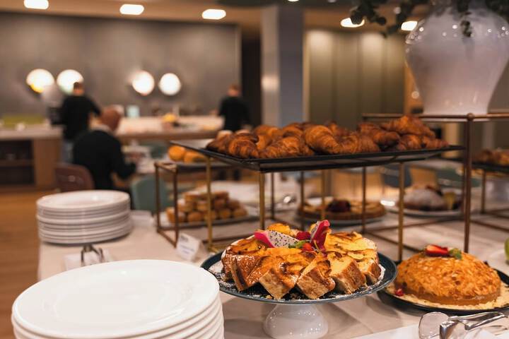 Breakfast/Coffee Service 75 of 109