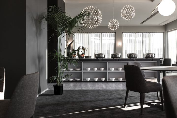 Lounge 218 of 267