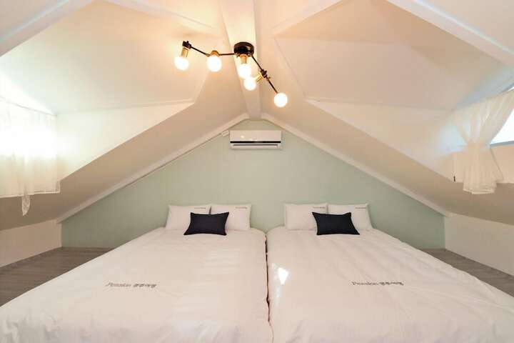 Room 13 of 40