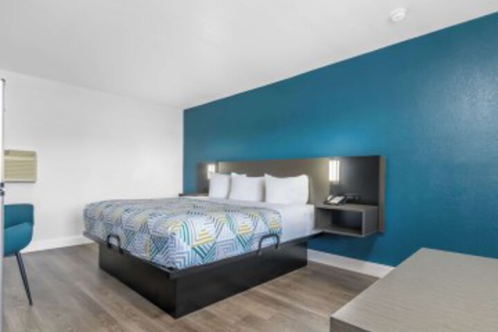 Room 5 of 26