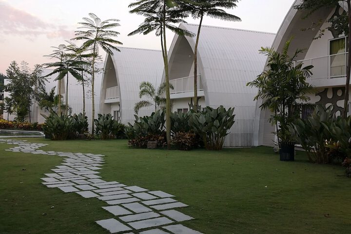 Hotel Exterior 85 of 91