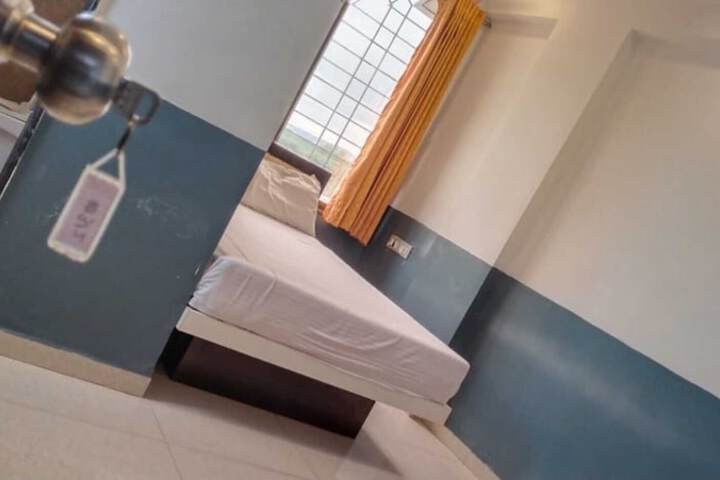 Room 16 of 37