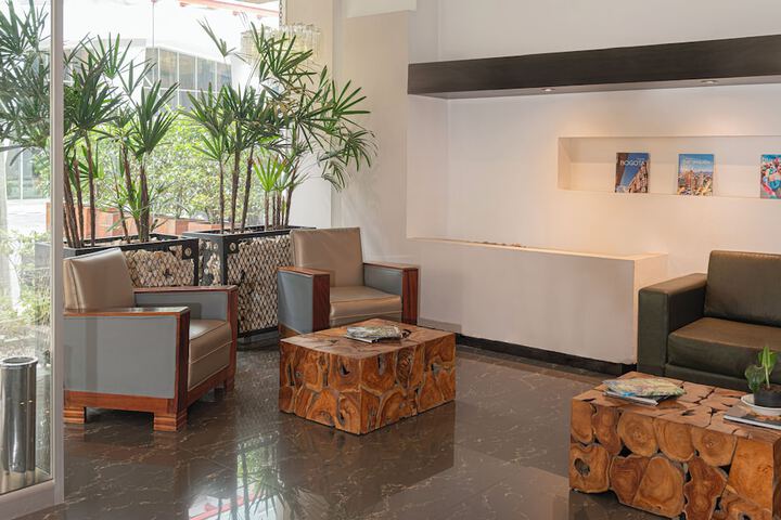Entrance & Lobby
