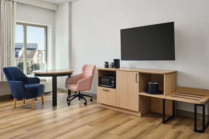 Room 8 of 48