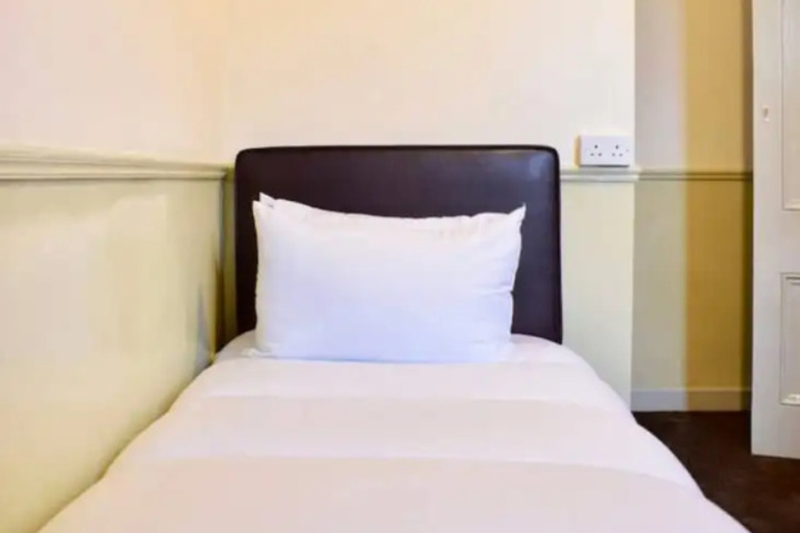 Room 3 of 8
