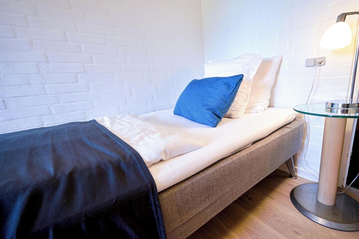 Room 8 of 28