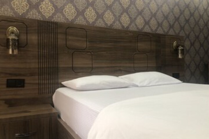 Room 21 of 27