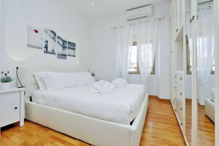 Room 15 of 34