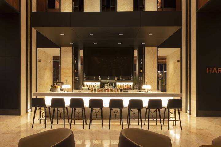 Lounge 60 of 81