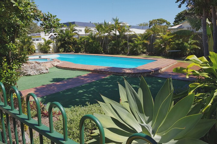 Pool 40 of 48