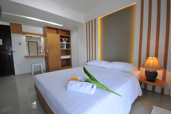 Room 12 of 40
