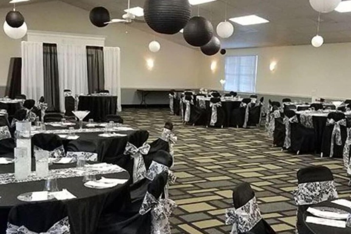Ballroom/Hall 33 of 44