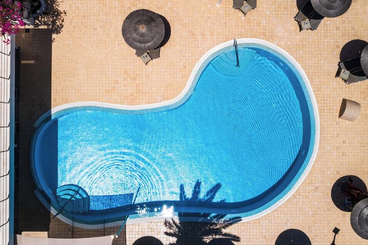 Pool 60 of 76