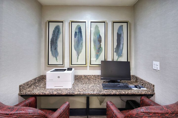 Business Center 41 of 44