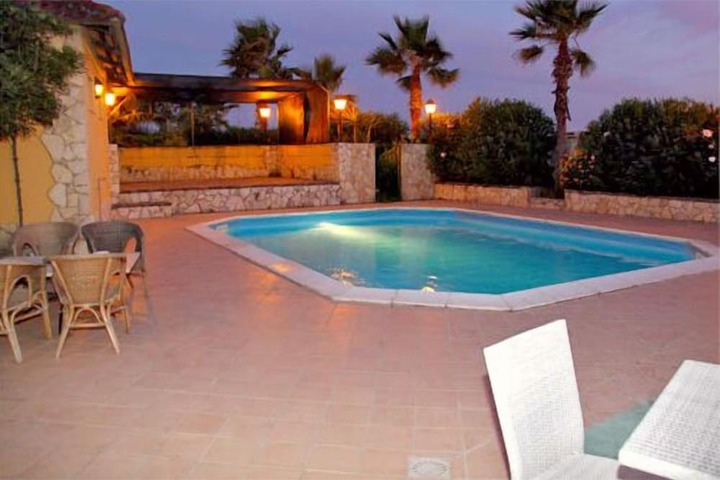 Hotel with Pool
