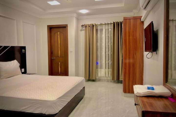 Room 9 of 26